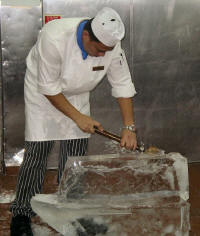 galley010.JPG (144177 bytes)